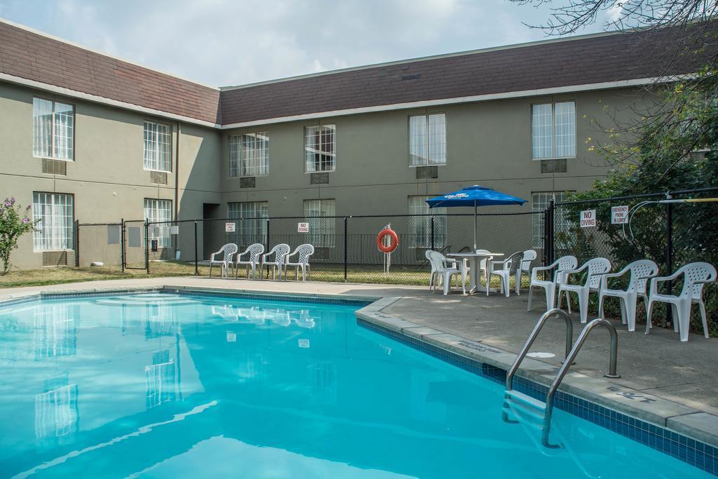 Quality Hotel & Suites Woodstock Exterior photo