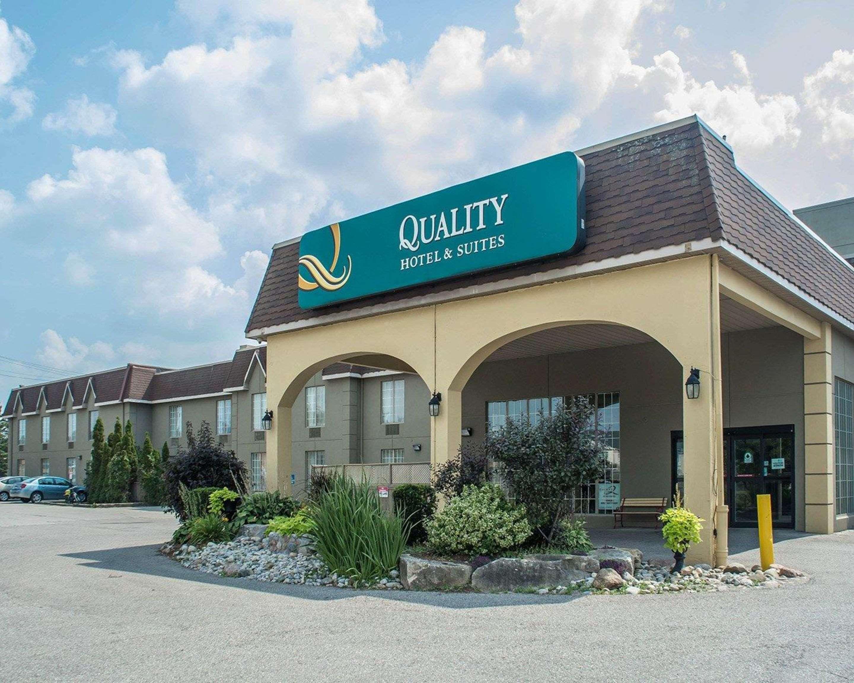 Quality Hotel & Suites Woodstock Exterior photo