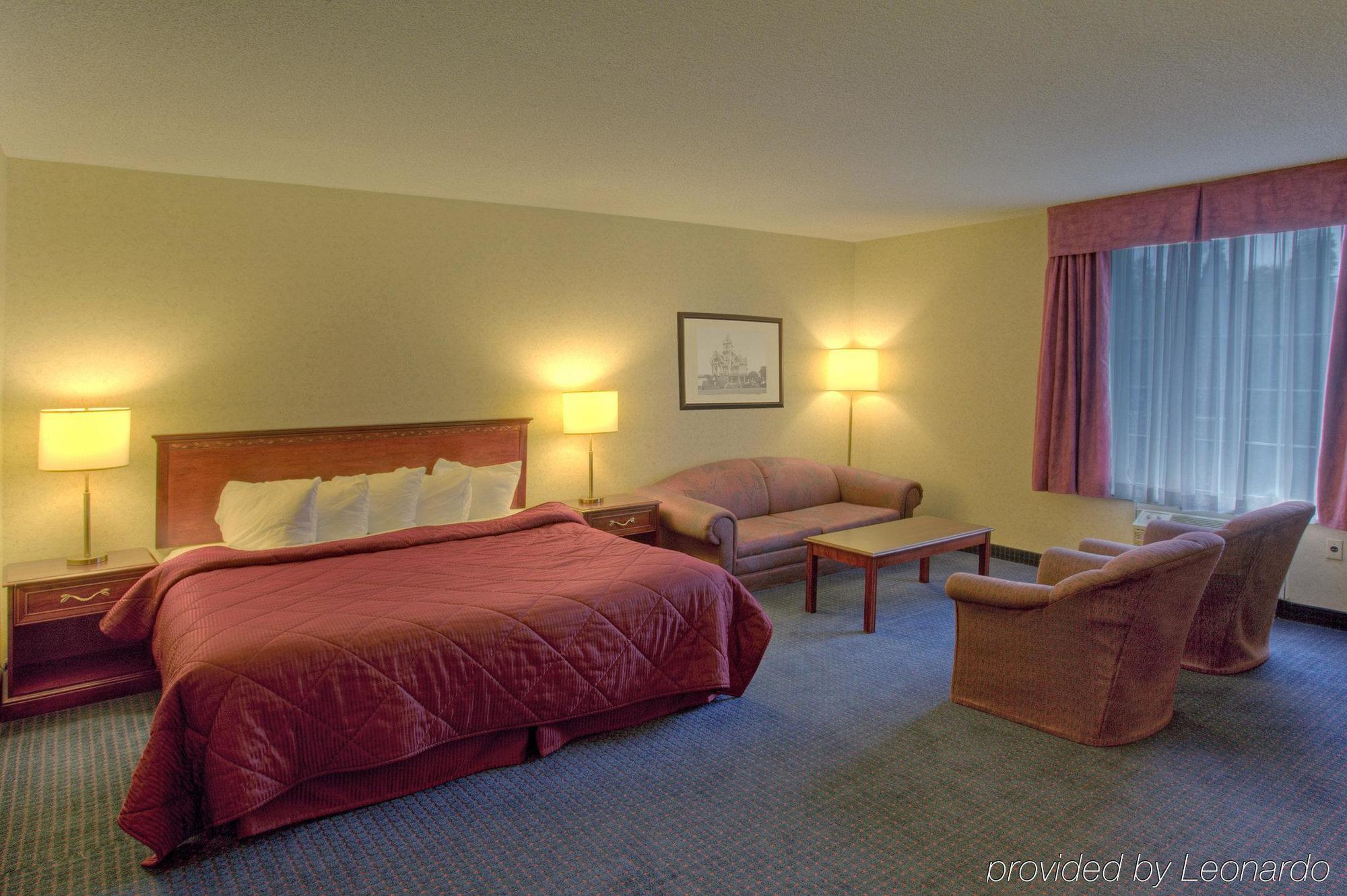 Quality Hotel & Suites Woodstock Room photo